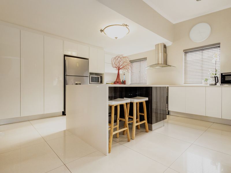 The Home where family living meets luxury entertaining. - Photo 4