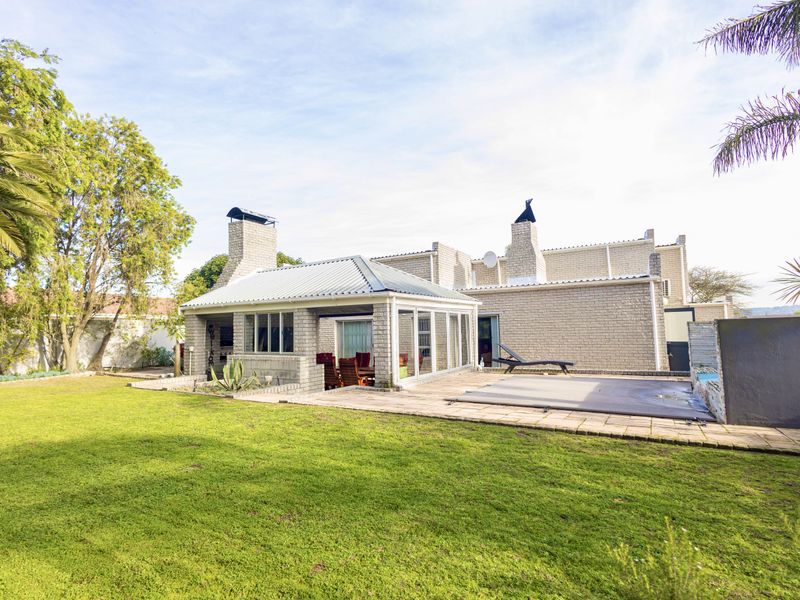The Home where family living meets luxury entertaining. - Photo 5
