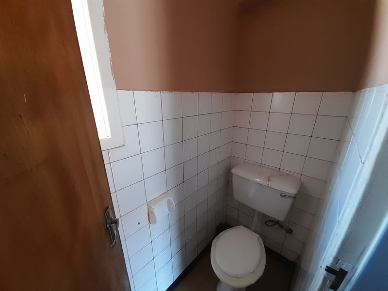 Groud Floor Flat  R5,250 - Photo 8