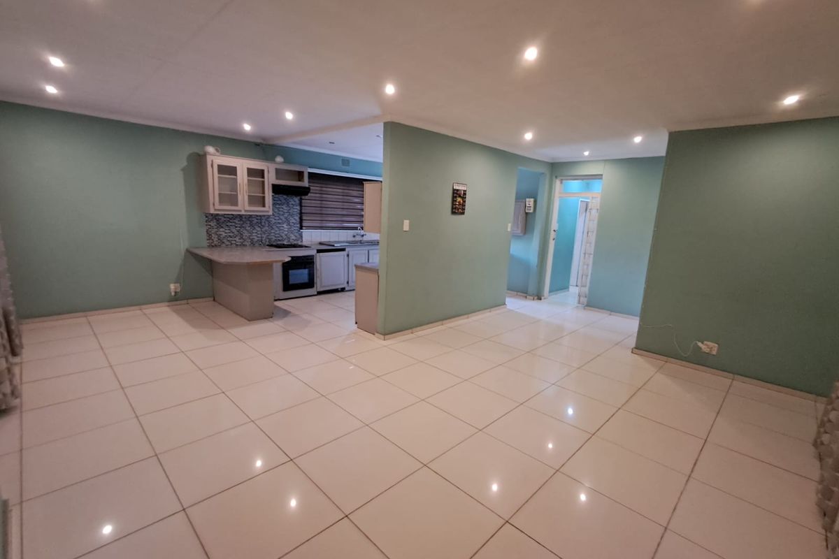 Modern Family Home @ R9,900 - Photo 3