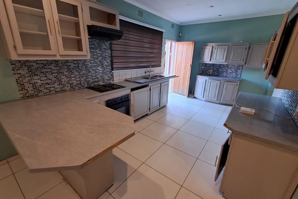 Modern Family Home @ R9,900 - Photo 5
