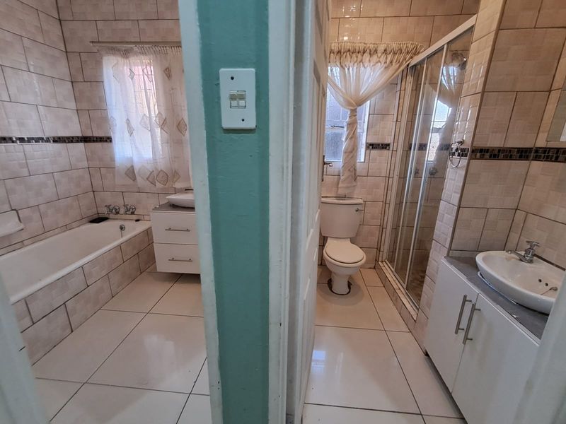 Modern Family Home @ R9,900 - Photo 8