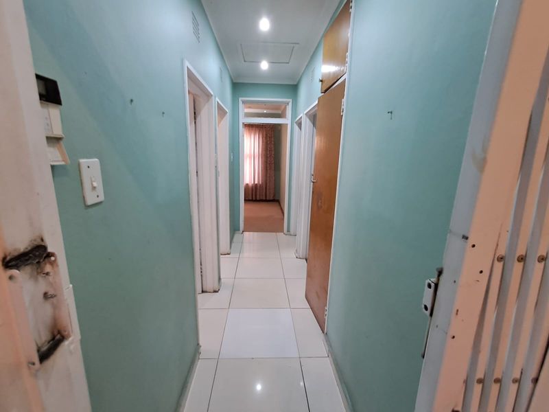 Modern Family Home @ R9,900 - Photo 7