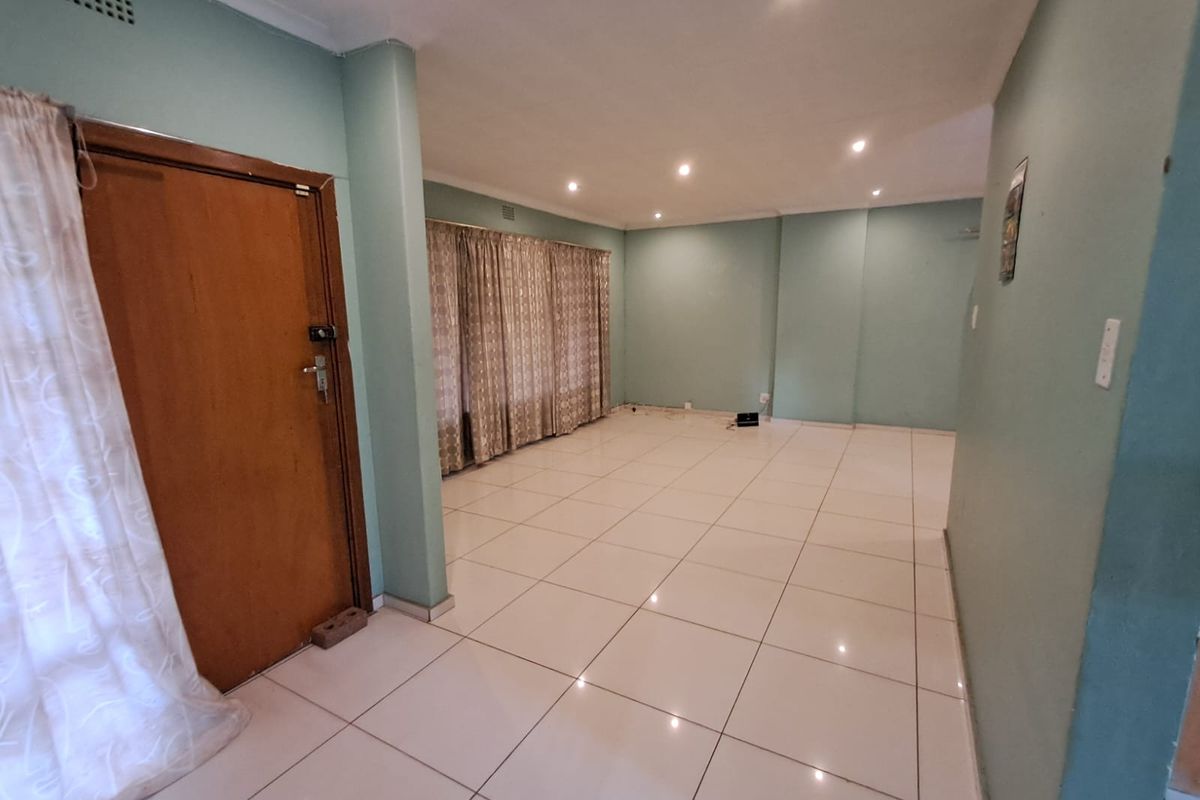 Modern Family Home @ R9,900 - Photo 2