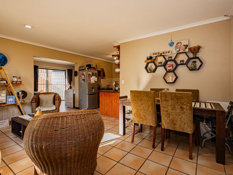 Charming 3-bedroom house in Brackenfell South, perfect for families seeking comfort and convenience - Photo 4