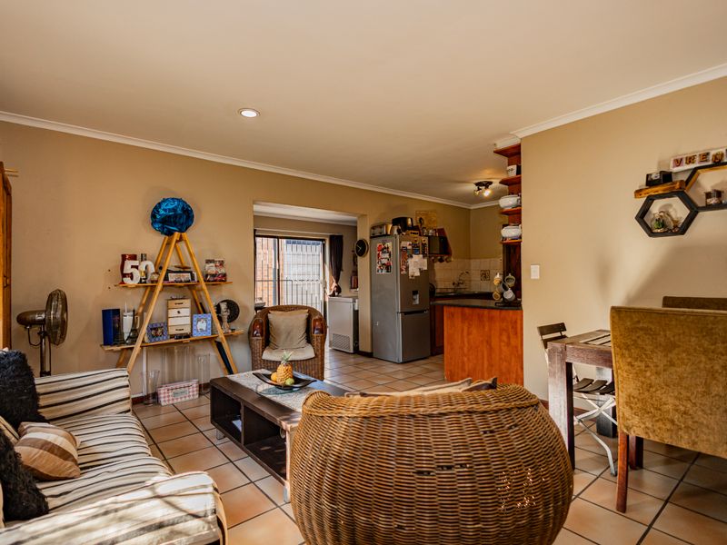 Charming 3-bedroom house in Brackenfell South, perfect for families seeking comfort and convenience - Photo 5