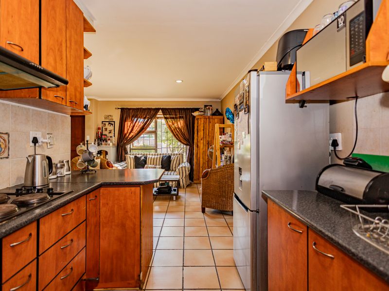 Charming 3-bedroom house in Brackenfell South, perfect for families seeking comfort and convenience - Photo 8