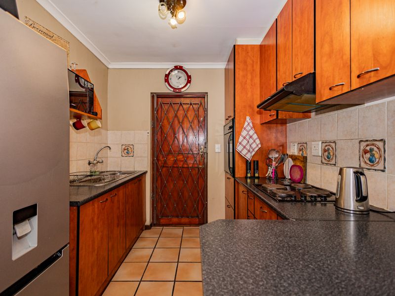 Charming 3-bedroom house in Brackenfell South, perfect for families seeking comfort and convenience - Photo 7
