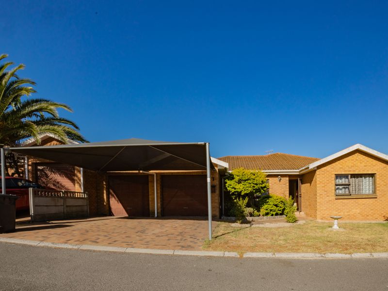 Charming 3-bedroom house in Brackenfell South, perfect for families seeking comfort and convenience - Photo 2