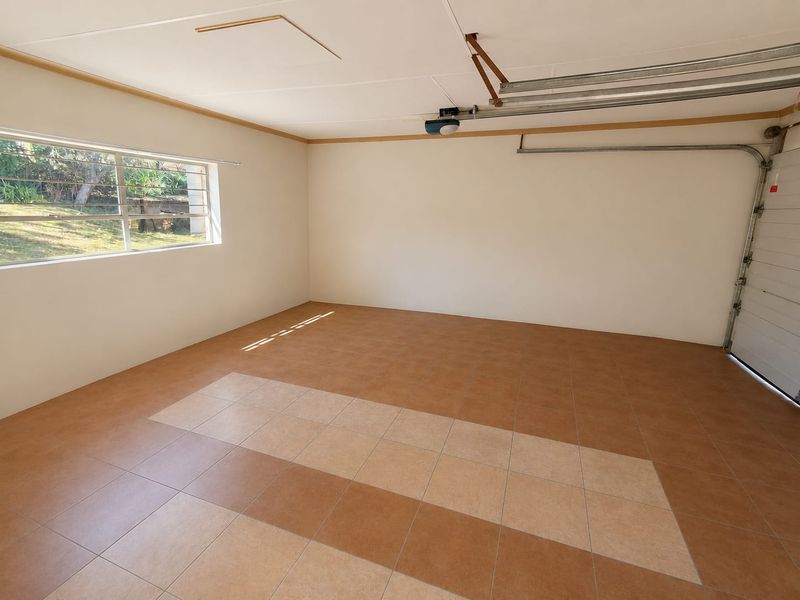 3 Bedroom Simplex in very secure complex - Photo 3