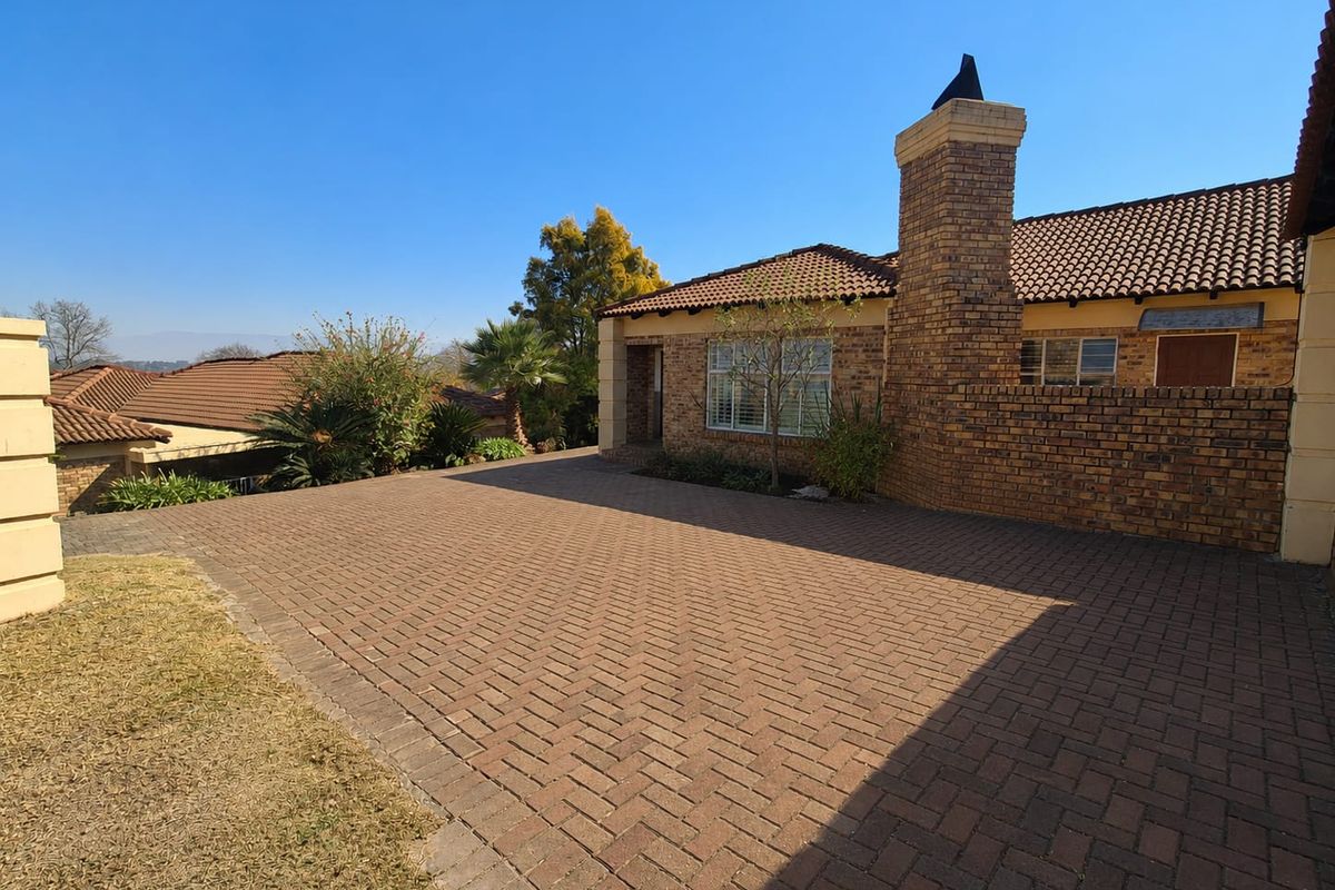3 Bedroom Simplex in very secure complex - Photo 2