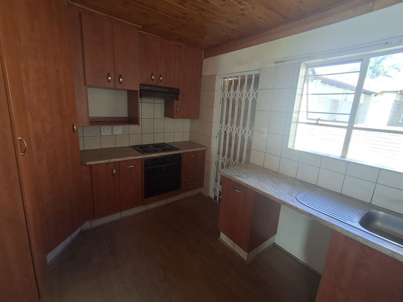 3 Bedroom Simplex in very secure complex - Photo 8