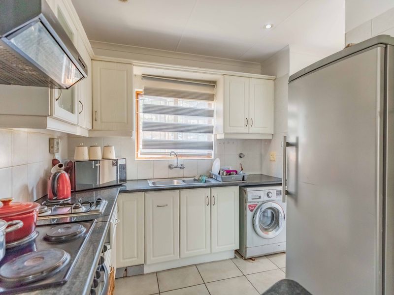 Your Perfect First Step, Smart Investment or Effortless Downsize! - Photo 6