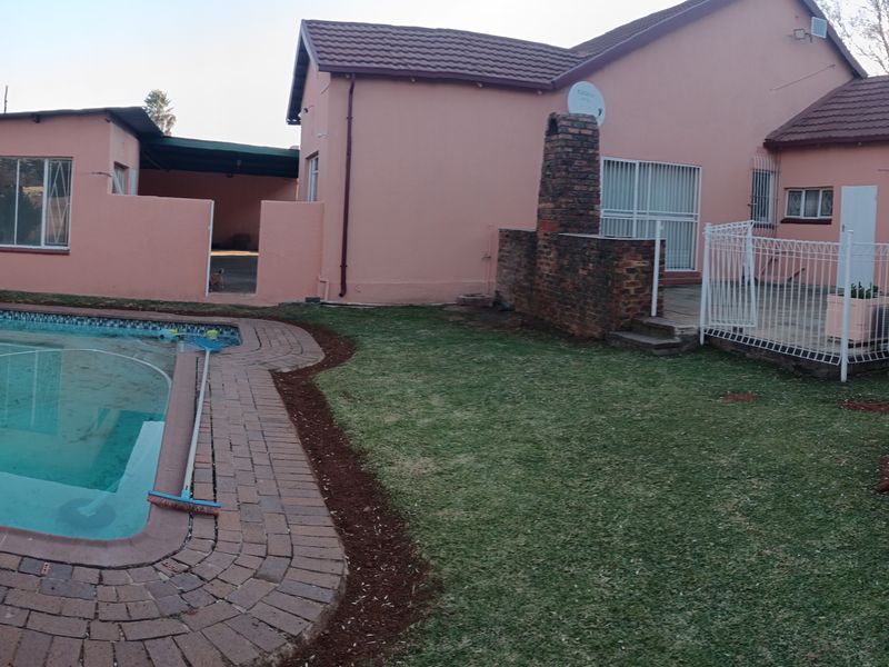 Spacious home with rental income potential - Photo 1