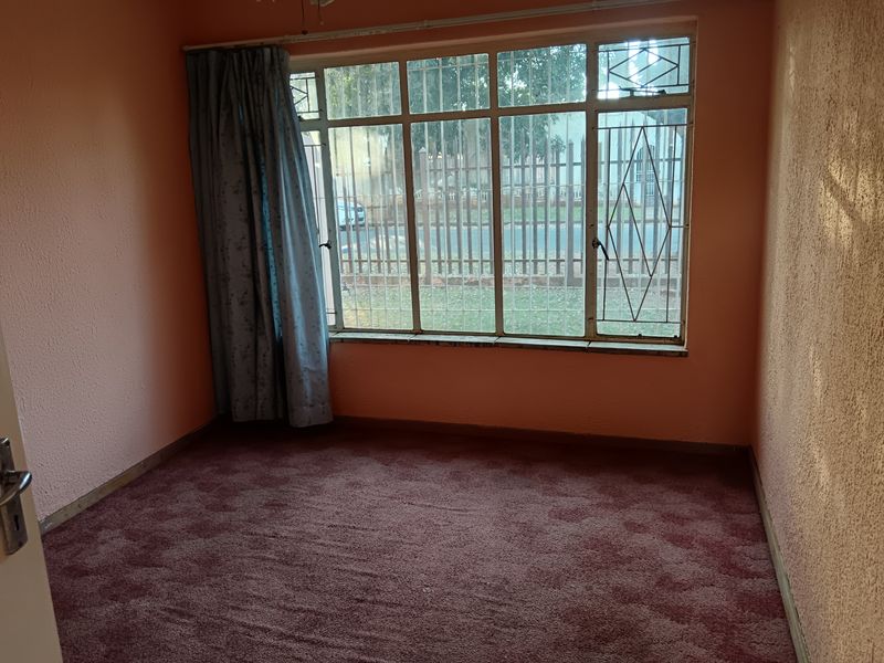 Spacious home with rental income potential - Photo 3