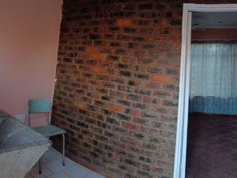 Spacious home with rental income potential - Photo 5