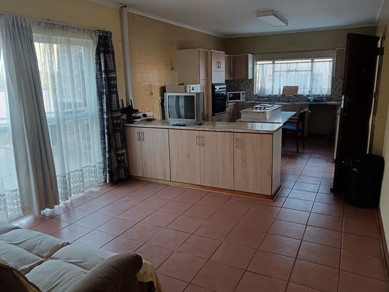 Spacious home with rental income potential - Photo 10