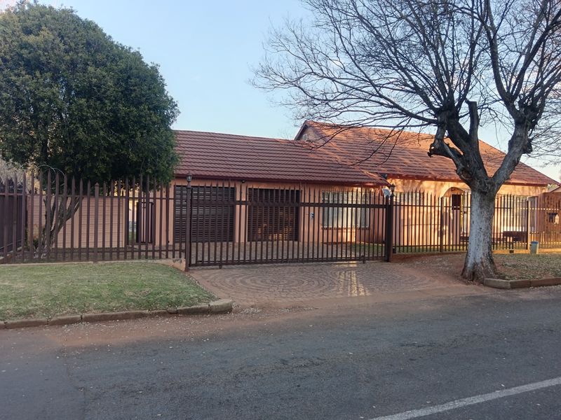 Spacious home with rental income potential - Photo 9