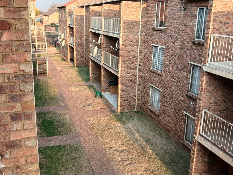 2 bedroom townhouse for sale in Elspark - Photo 3