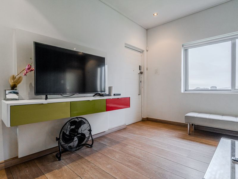 Modern 2-Bedroom Apartment in the Heart of Bo-Kaap - Photo 9
