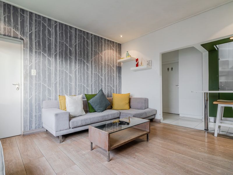 Modern 2-Bedroom Apartment in the Heart of Bo-Kaap - Photo 2