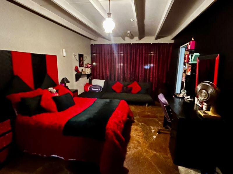 Bright 1-Bed with Magalies Views in Waverley, The Moot