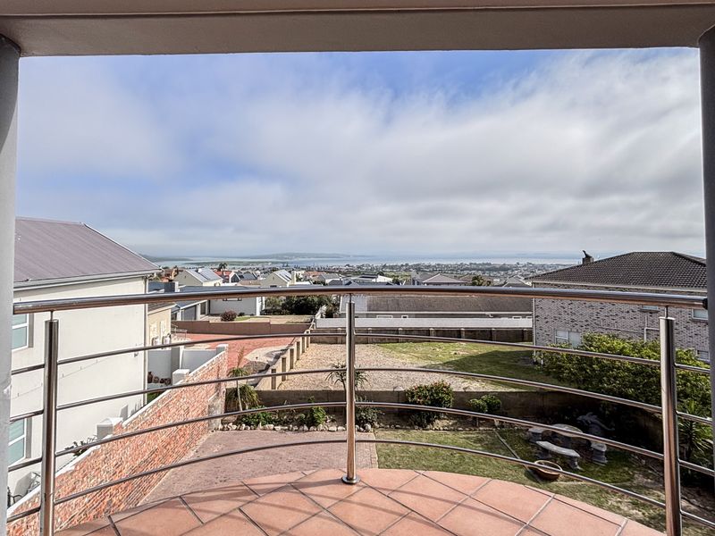 7 Bedroom Multi-Level, Dual Living Family Home in Myburgh Park - Photo 10