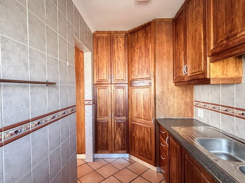 7 Bedroom Multi-Level, Dual Living Family Home in Myburgh Park - Photo 6