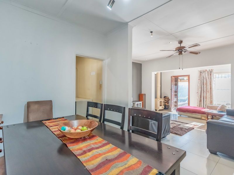 Stunning Family Home and Amazing Investment Opportunity - Photo 9