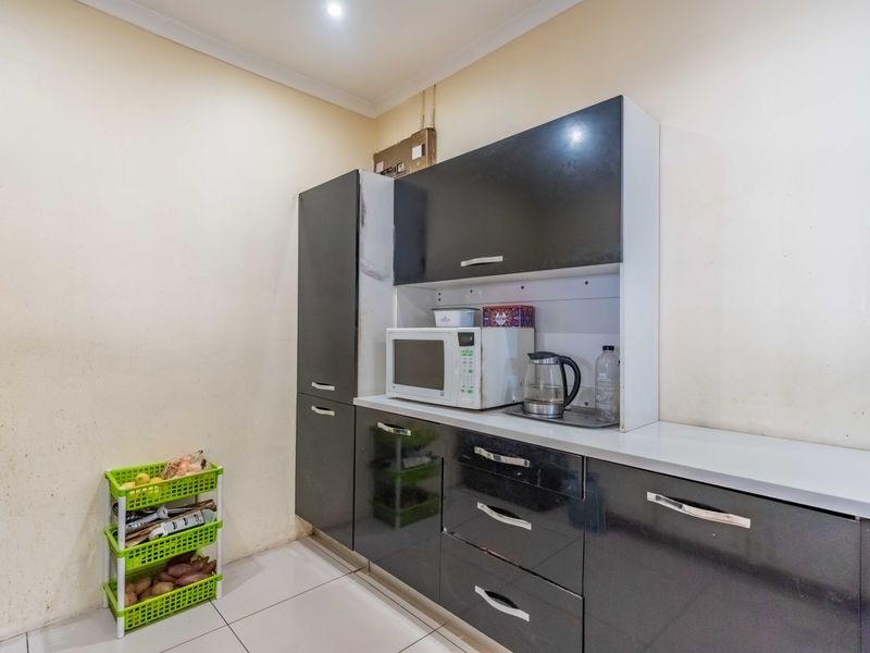 Stunning Family Home and Amazing Investment Opportunity - Photo 10