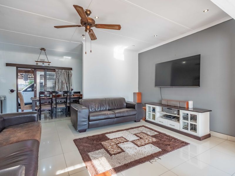 Stunning Family Home and Amazing Investment Opportunity - Photo 5