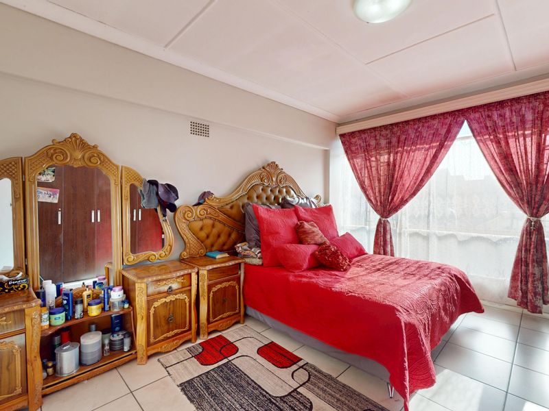 Spacious Apartment Living in the Heart of Marlands - Photo 8