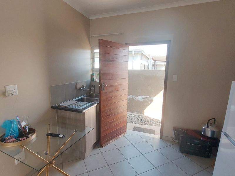Spacious Family home in secure Area - Photo 4