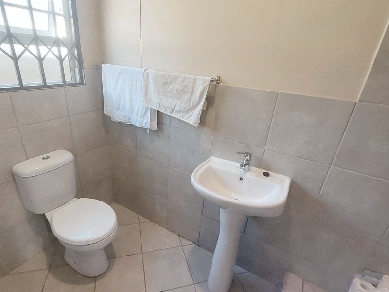 Spacious Family home in secure Area - Photo 7