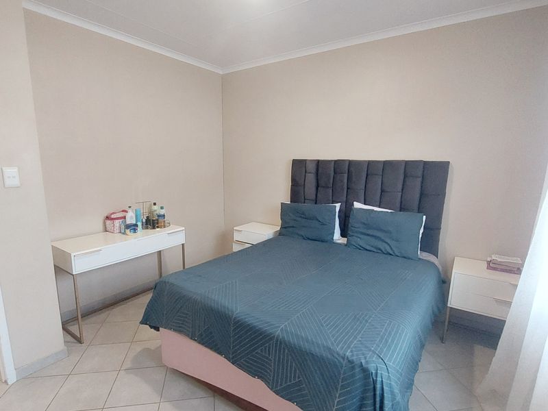 Spacious Family home in secure Area - Photo 8