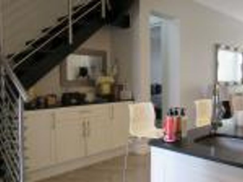 Modern 3 Bed, 3 Bath, 2 garages apartment for Sale in  Bryanston at The Winston - Photo 5
