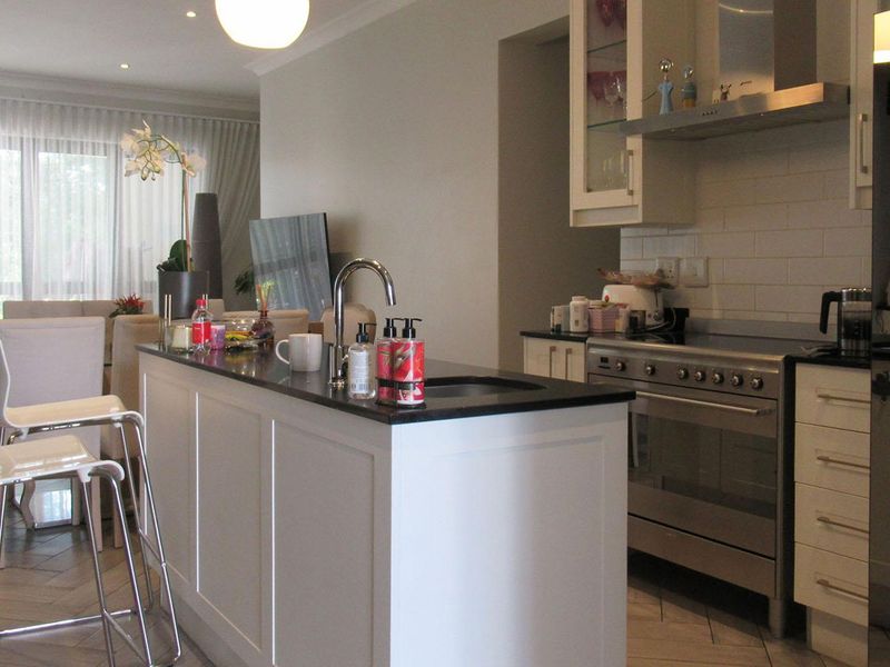 Modern 3 Bed, 3 Bath, 2 garages apartment for Sale in  Bryanston at The Winston - Photo 3