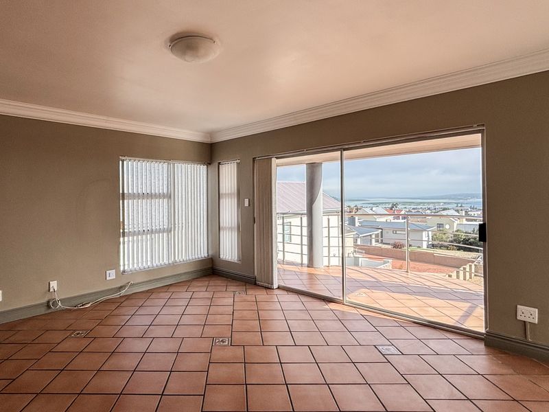 5 Bedroom House in Myburgh Park - Photo 10
