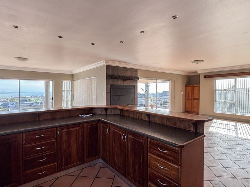 5 Bedroom House in Myburgh Park - Photo 7
