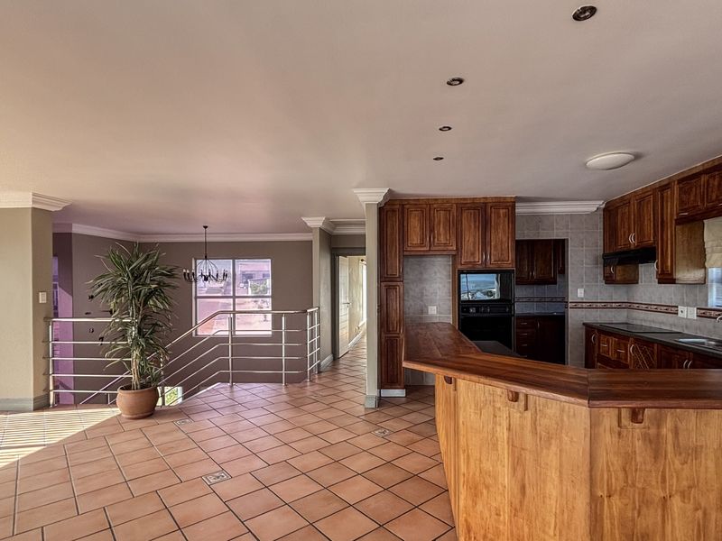 5 Bedroom House in Myburgh Park - Photo 8