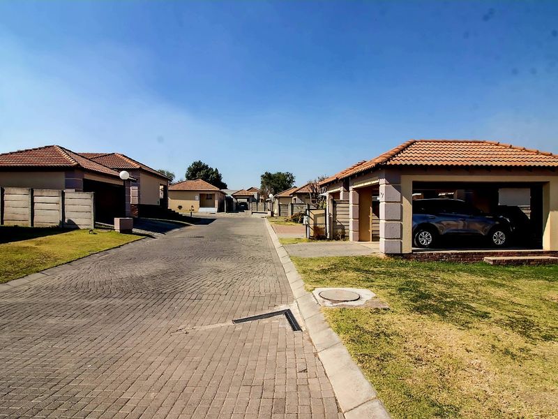 Comfort, Convenience & Secure Living - Photo 2