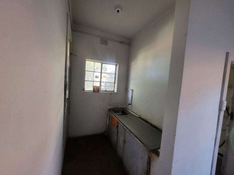 Investment Opportunity in Bertrams – 4 x Two-Bedroom Units + 4 Bachelors for Sale! - Photo 5