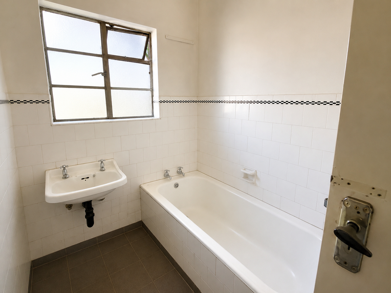 Investment Opportunity in Bertrams – 4 x Two-Bedroom Units + 4 Bachelors for Sale! - Photo 3