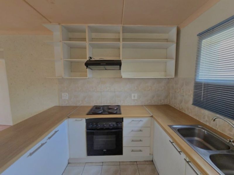Comfortable & Secure Living in Club Tuscany, Mondeor For Sale - Photo 8