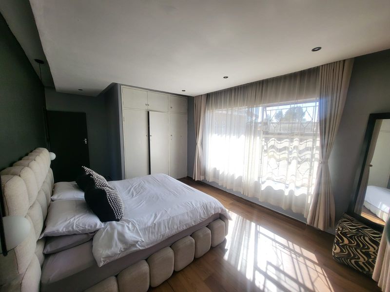 Beautiful & Specious 3-Bedroom Family Home with Swimming Pool in Roseacre - Photo 10