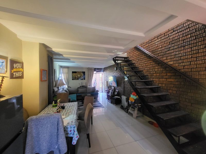Modern 2-Bedroom Double story Townhouse for Sale in Prestigious Linmeyer Garden Village - Photo 5