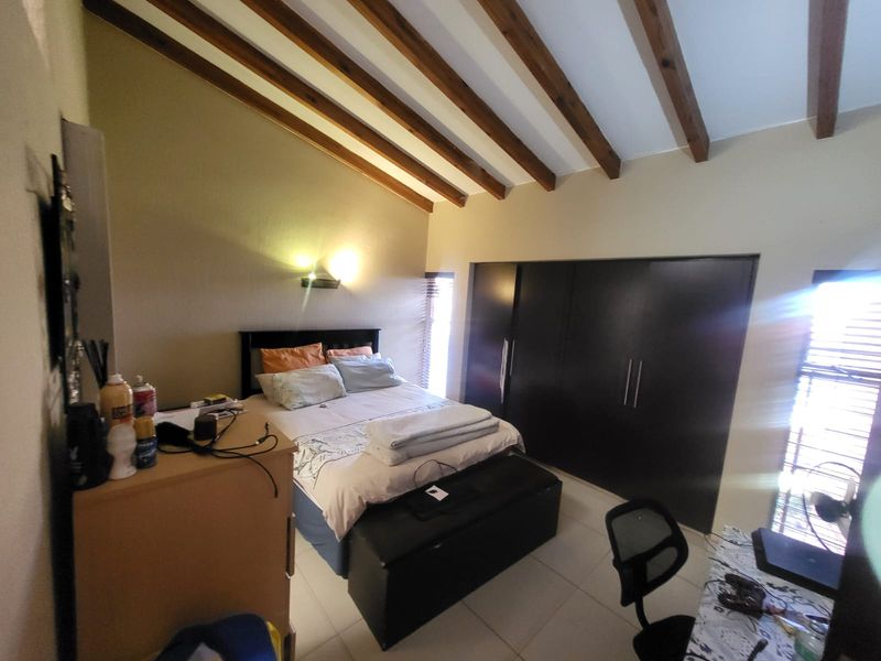 Modern 2-Bedroom Double story Townhouse for Sale in Prestigious Linmeyer Garden Village - Photo 10