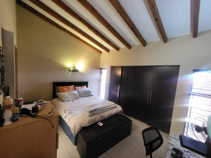 Modern 2-Bedroom Double story Townhouse for Sale in Prestigious Linmeyer Garden Village - Photo 9