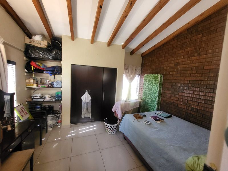 Modern 2-Bedroom Double story Townhouse for Sale in Prestigious Linmeyer Garden Village - Photo 7