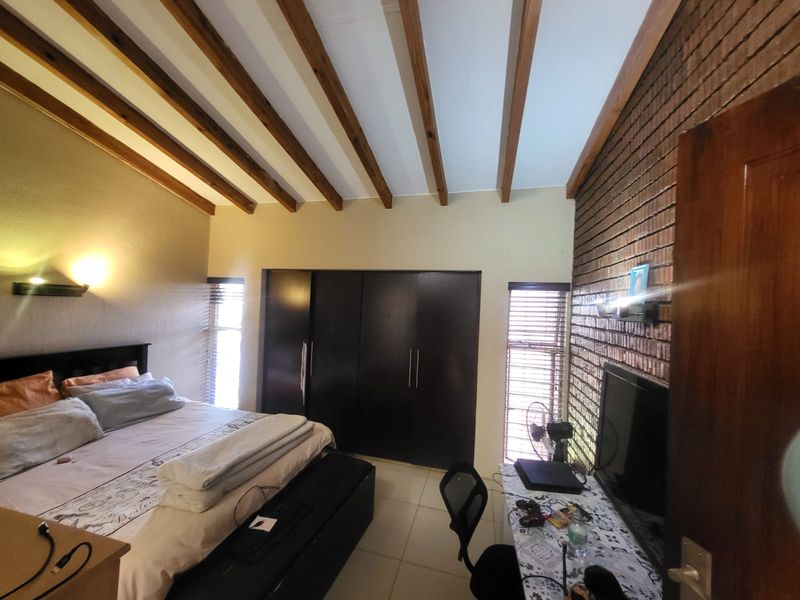 Modern 2-Bedroom Double story Townhouse for Sale in Prestigious Linmeyer Garden Village - Photo 6